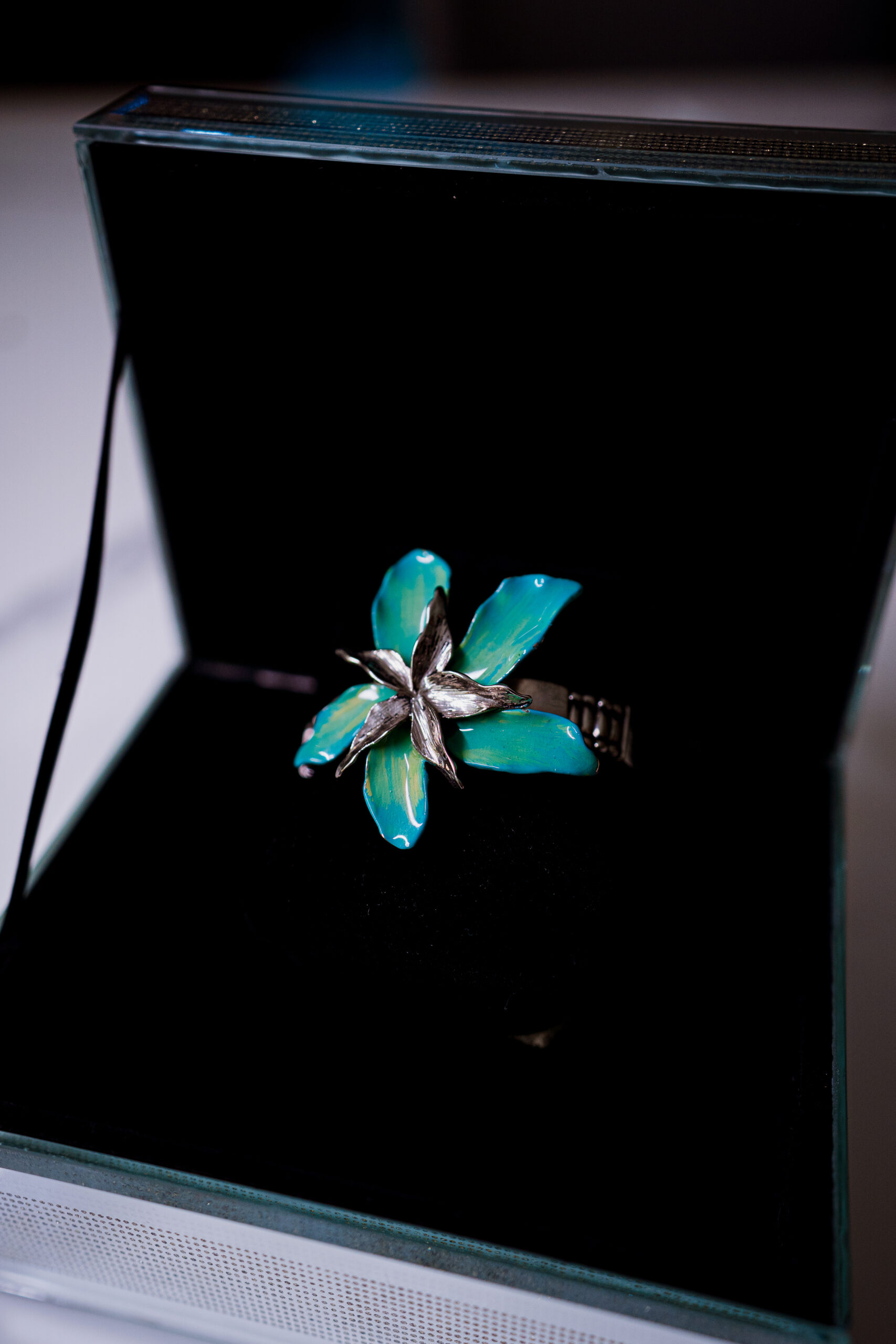 Pulseira Flor Esmaltada Azul & Verde