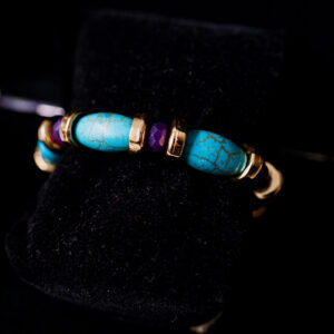 Pulseira Turquesa & Ametista com Detalhes Dourados