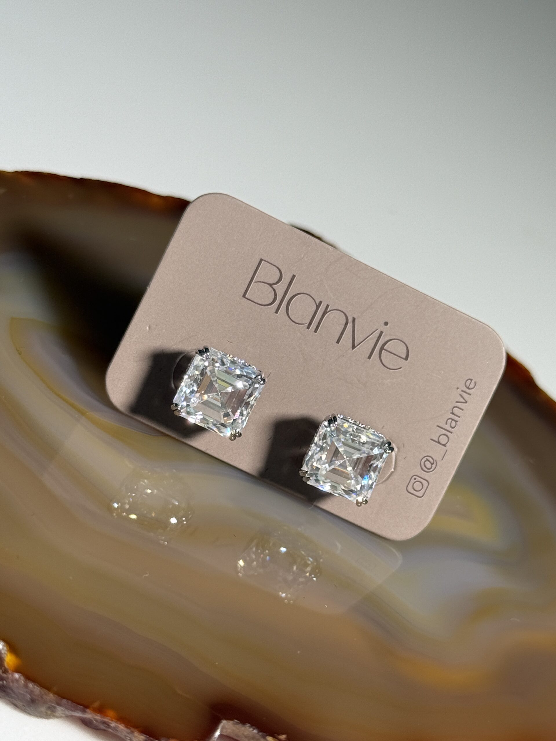 Brinco Solitário em Moissanite – Clássico, moderno e brilhante.