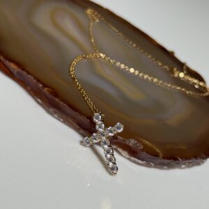 Colar Cruz em Moissanites Redondos