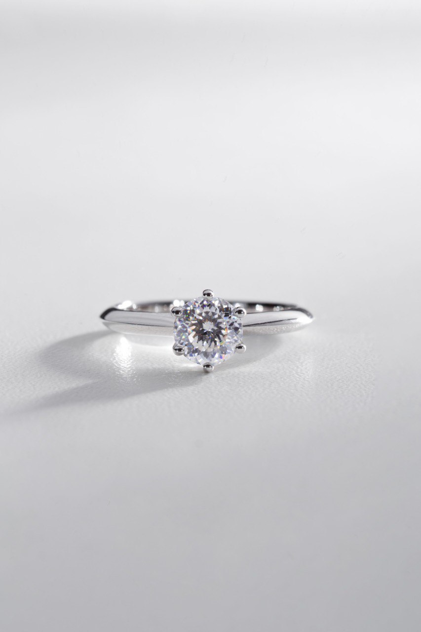 Anel Solitaire Petite Lumière