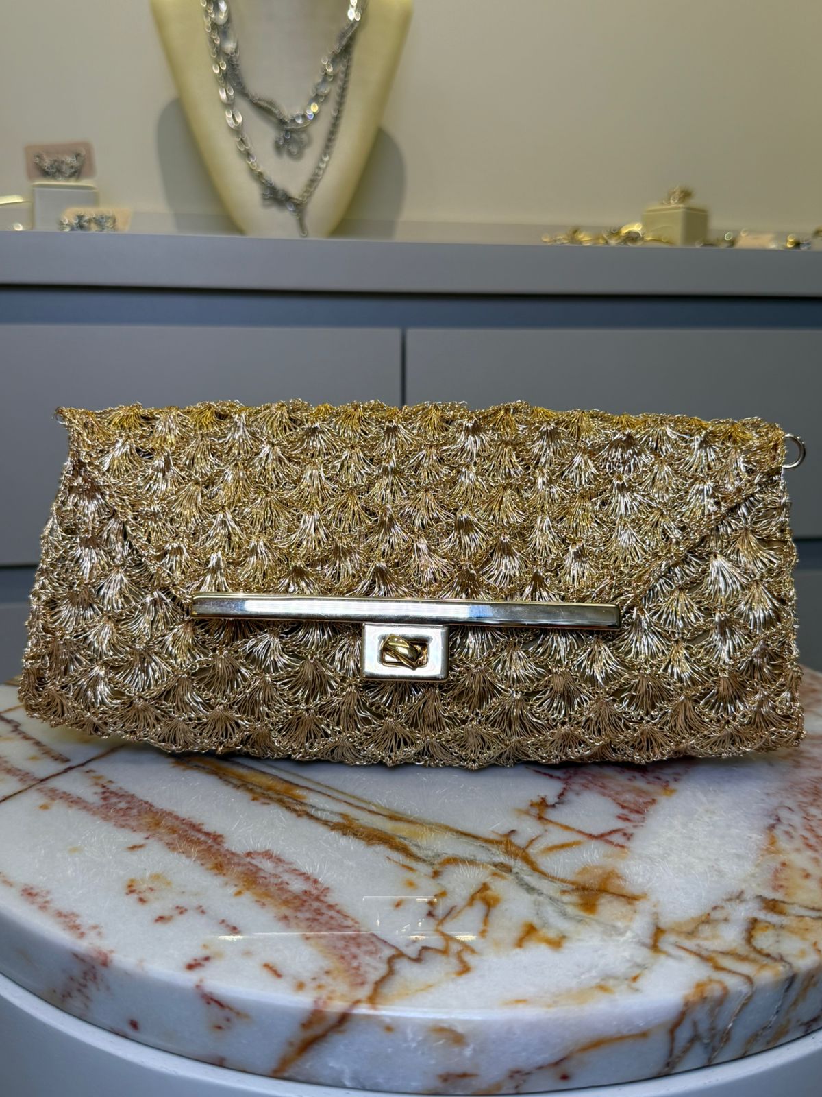 Clutch Artesanal Dourada