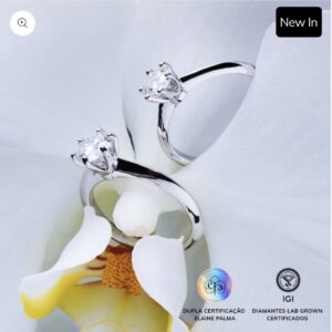 Anel Solitário com Diamante